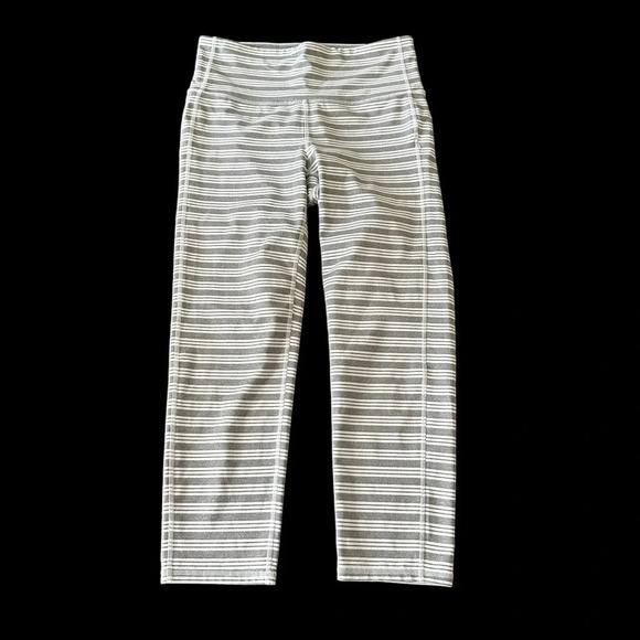Athleta Womens Size Small Chaturanga Gray Striped Cropped Leggings Pants 591368 - Picture 1 of 3